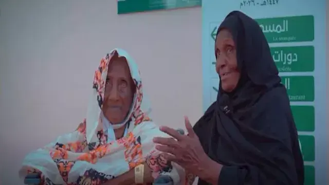 حاجة سودانية ترافق والدتها الت...