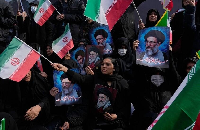 إيران تبدأ مراسم تشييع جنازة ا...