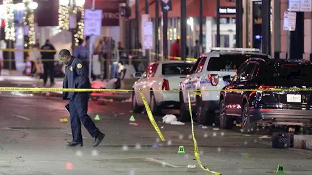 مقتل وإصابة 5 أشخاص في حادث إط...