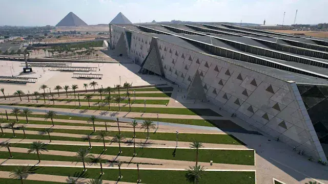 غلق المتحف المصري الكبير أمام...