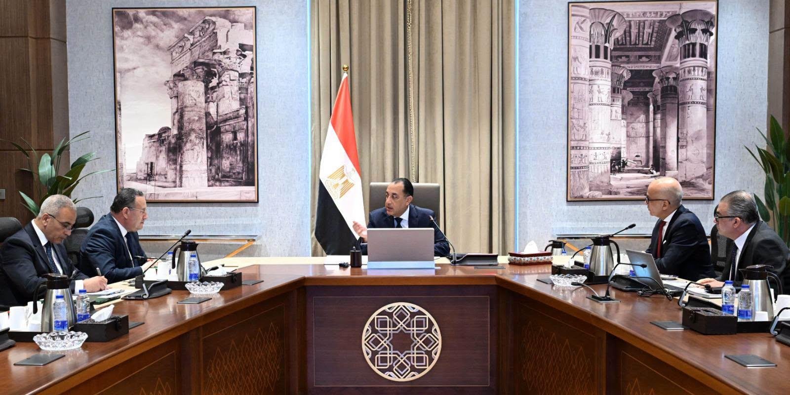 مدبولي يستعرض الموقف التنفيذي...