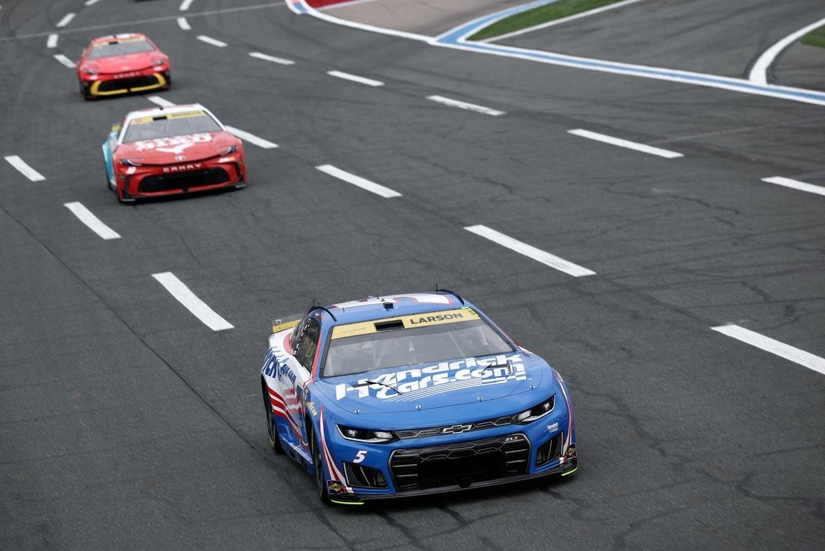Kyle Larson takes firm command of NASCAR Cup Chase with four to go
