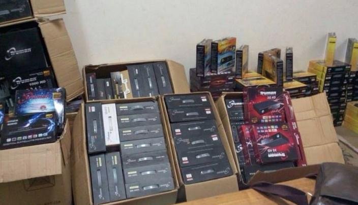 ضبط مالك محل بالتجمع يبيع أجهز...