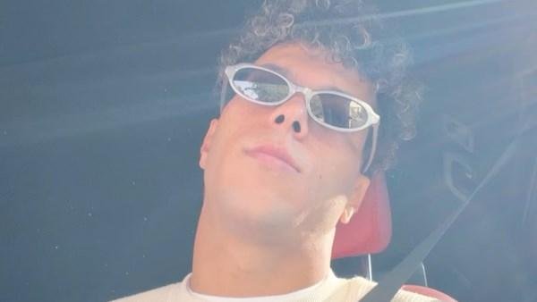 شاهد.. إمام عاشور يشارك صورة جديدة في أحدث ظهور له داخل سيارته