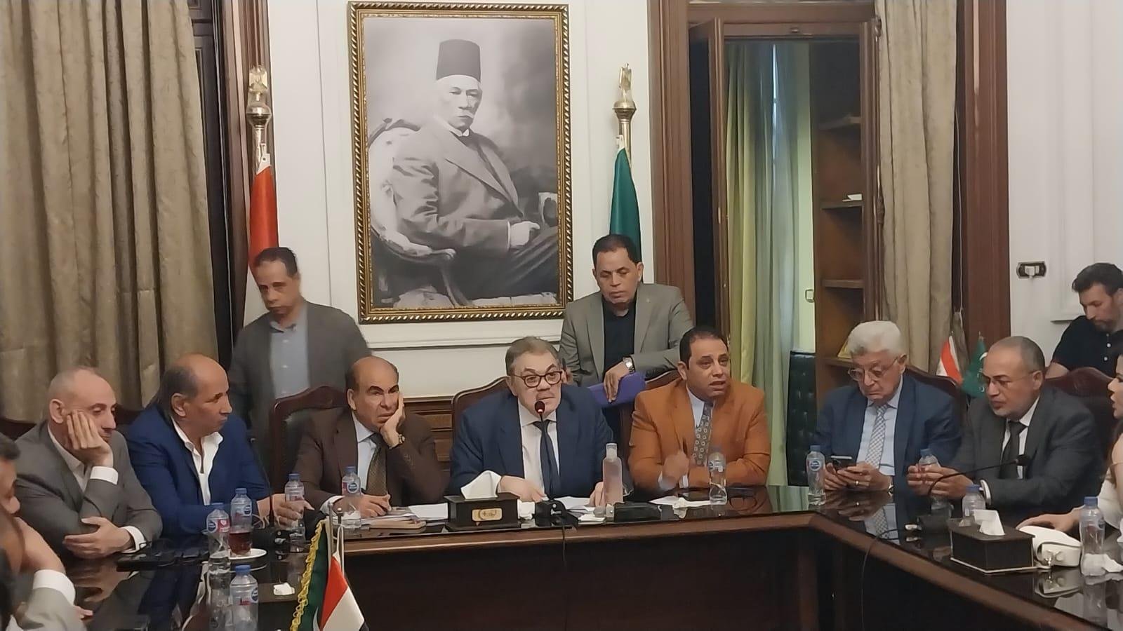 الهيئة العليا لحزب الوفد: الحف...