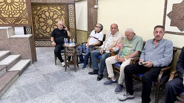 11 صورة من عزاء المنتج غزال ال...