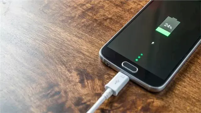 كيف تعرف أن بطارية هاتفك تحتاج...