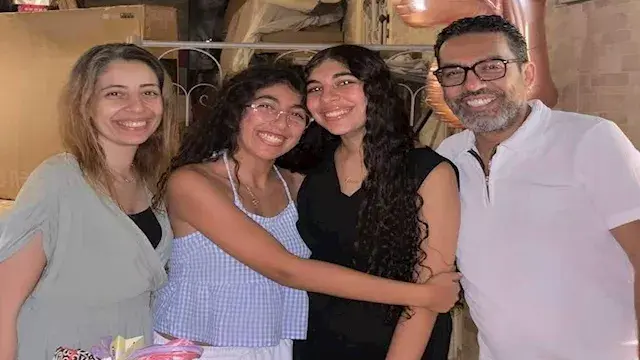 استدرج الأب ثم خدع زوجته.. كوا...
