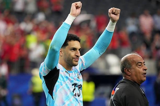 مصطفى شوبير ضمن التشكيل المثال...