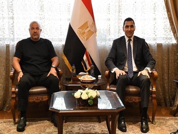 وزير الرياضة يهنئ أحمد دياب بف...