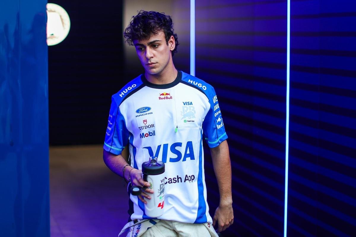 Arvid Lindblad praised for "class" response after Liam Lawson Azerbaijan GP clash