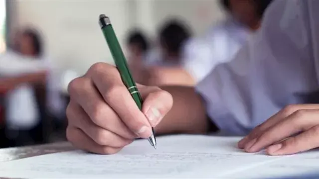 بعد تسريب ورقة الأسئلة.. كامبريدج الدولية تلغي امتحان الرياضيات AS