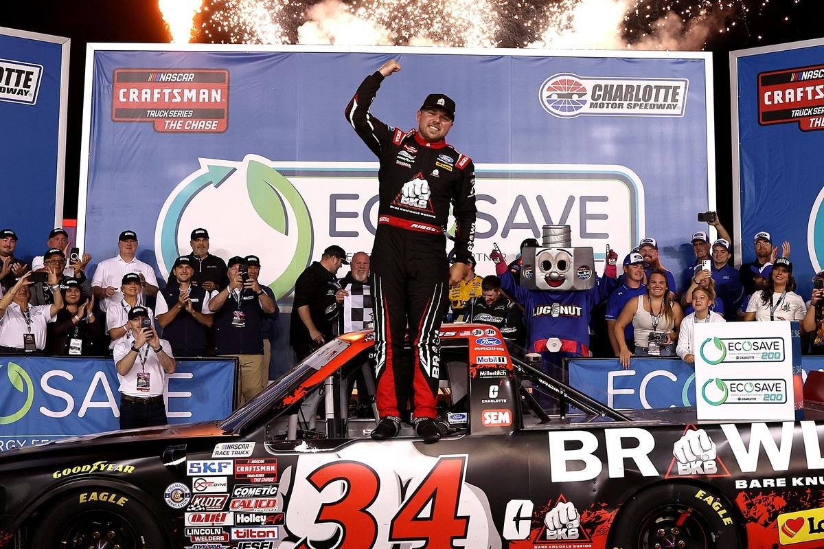 Layne Riggs closes to 17 points of NASCAR Truck lead with Charlotte win