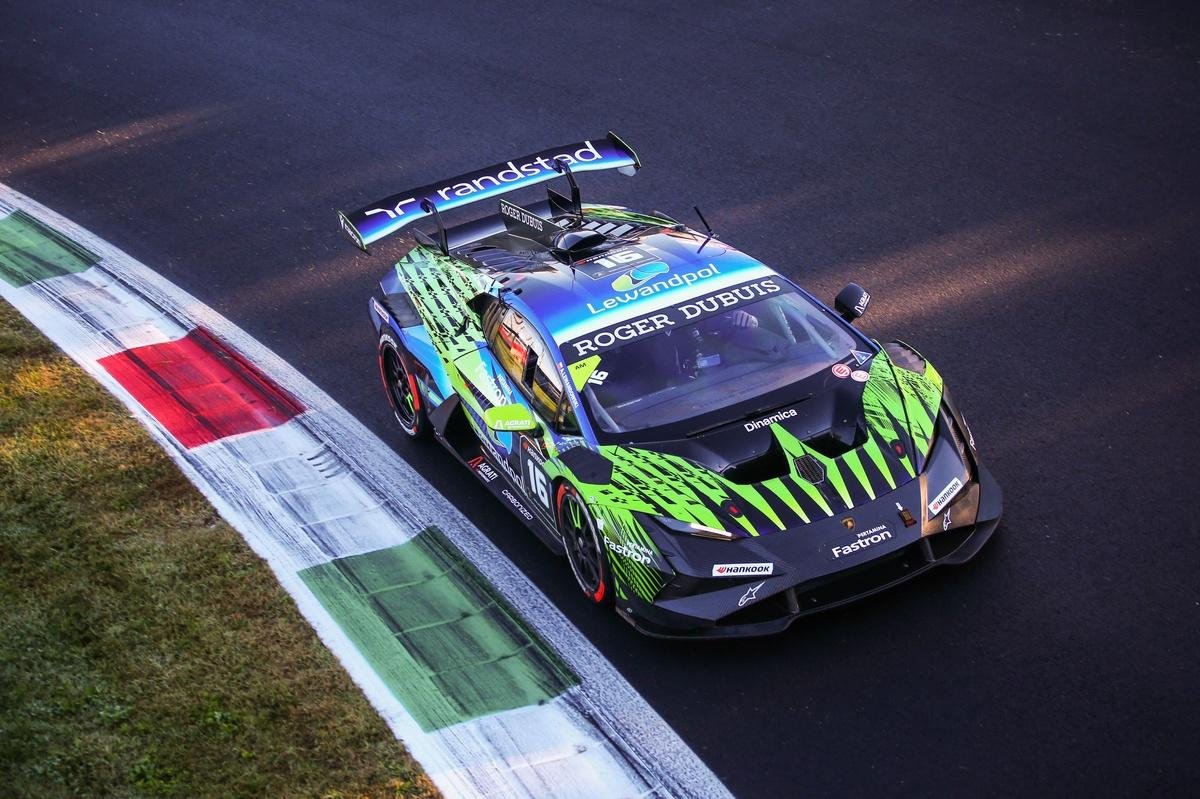 Lamborghini World Finals | AM-LC Race 1: An unstoppable Lewandowski dominates to win Race 1