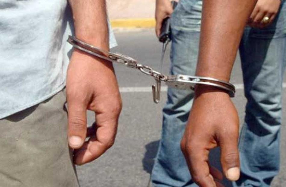 ضبط متهمين بإطلاق النار و10 مت...