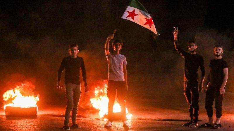 سوريا وضغوط ما بعد الأسد.. "مطرقة ضخمة فوق رأس دمشق"