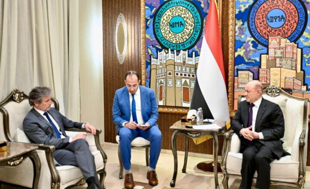 العليمي يتوعد الحوثيين: سنوجه...
