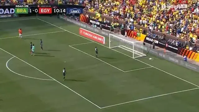 موقف غريب من لاعب الزمالك في و...