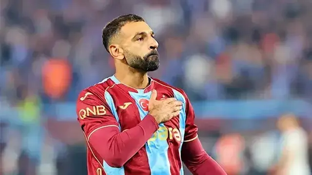 "من المدرجات".. كيف احتفلت ابن...