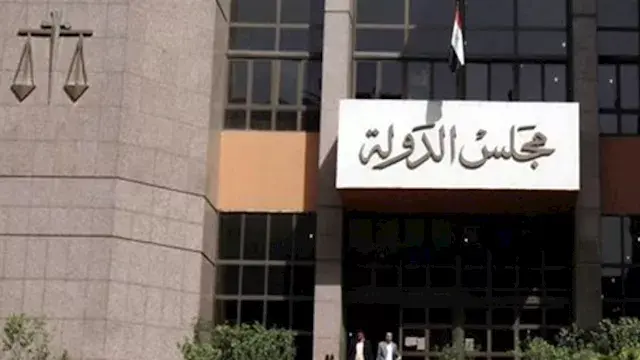 دعوى قضائية لوقف قبول الأجانب...