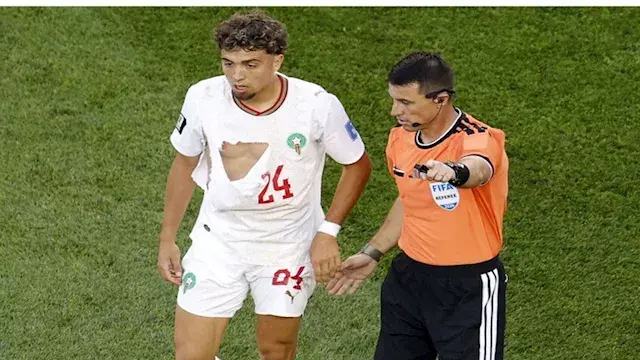 سبب تمزق قمصان مصر والمغرب في...