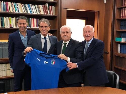 رسميا.. مانشيني مدربا لمنتخب إ...