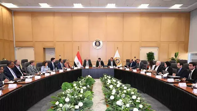 وزارة الصناعة تستضيف مائدة مست...