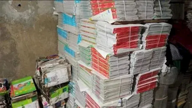 ضبط 19 ألف مطبوع تجاري داخل مط...