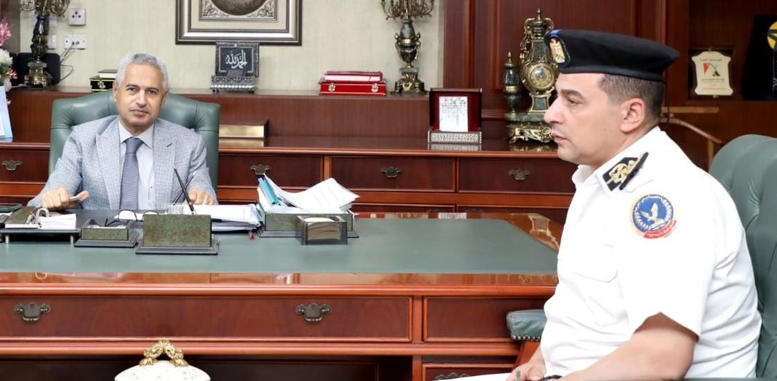 محافظ بني سويف يُناقش إجراءات تحسين منظومة النقل والمواصلات