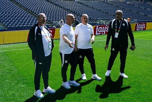 جهاز منتخب مصر يتفقد ملعب مبار...