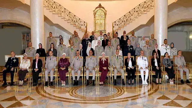تقديرًا لعطائهم.. وزير الدفاع...