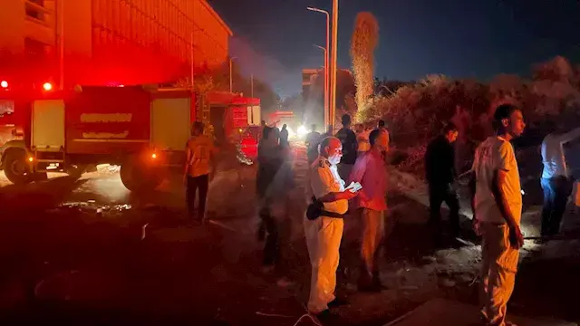 اندلاع حريق داخل الحرم الجامعي بجامعة أسوان (صور)