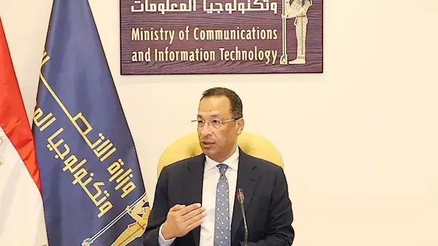 أول تعليق من وزير  الاتصالات ع...