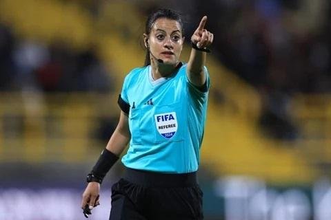 شاهندا المغربي تدير مواجهة جنو...