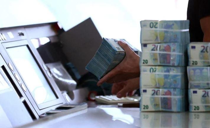 المفوضية الأوروبية تقر تحويل ا...