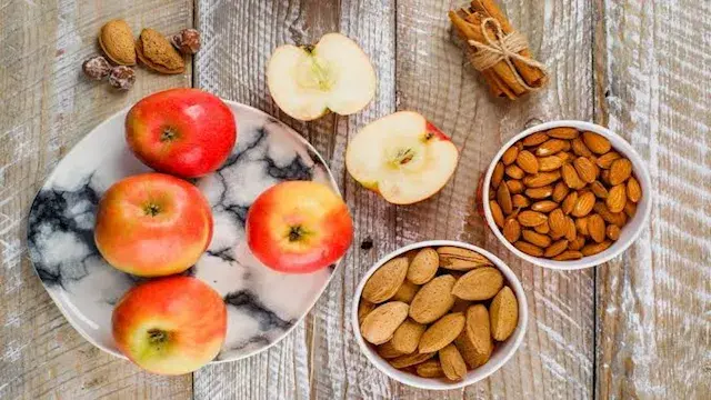فوائد التفاح مع اللوز.. وجبة خ...