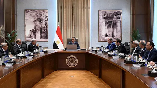 مدبولي يتابع مستهدفات برنامج إ...