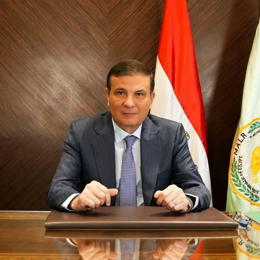 وزير الزراعة يتابع أعمال غرف م...
