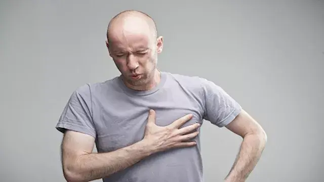ما أسباب وأعراض الذبحة الصدرية...