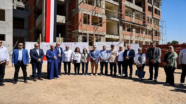 بالصور- وزير التخطيط ومحافظ ال...
