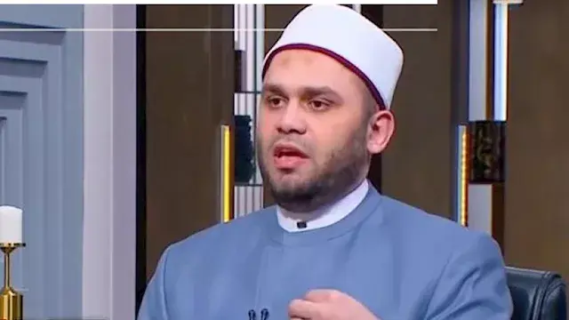 هل تقتصر القراءة في الصلاة بروآية حفص؟.. أمين الفتوى يجيب