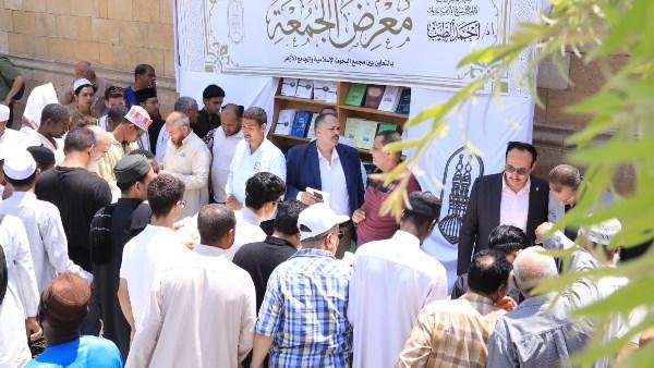 إقبال كبير على معرض الجمعة لمج...