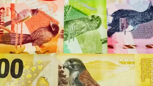 5 عملات حول العالم تحولت أوراق...