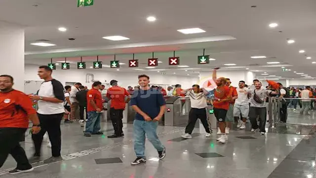 توافد كثيف للجماهير إلى مونوري...