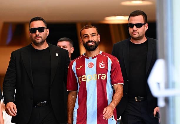 محمد صلاح يحصل على رخصة القيد...
