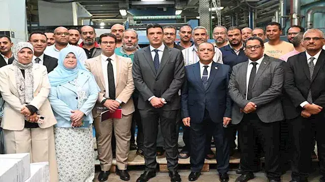 وزير الصناعة يتفقد المطابع الا...