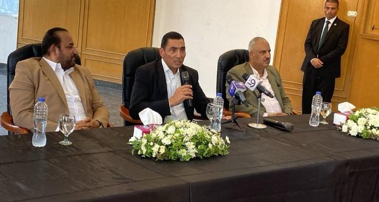 وزير الرياضة يتفقد أعمال تطوير...