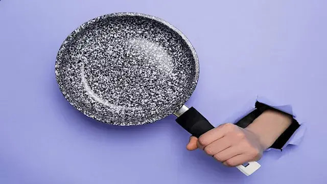 لماذا لا يُنصح بسكب الماء المغ...