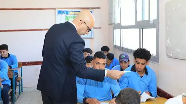 التعليم تحدد آلية توزيع نماذج...