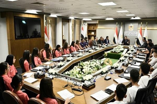 وزير الرياضة يكرم منتخب البادل...